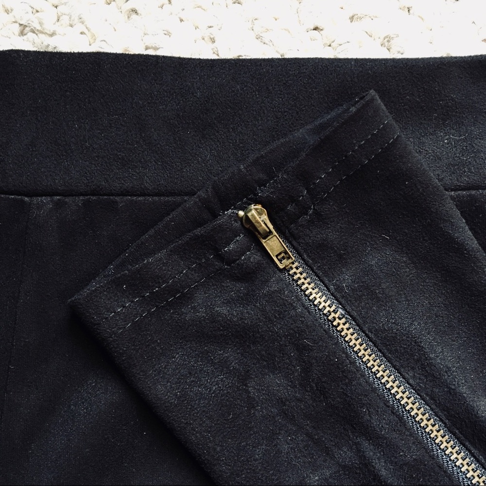 Vestique: High-waisted blk faux suede leggings - Picture 2 of 4